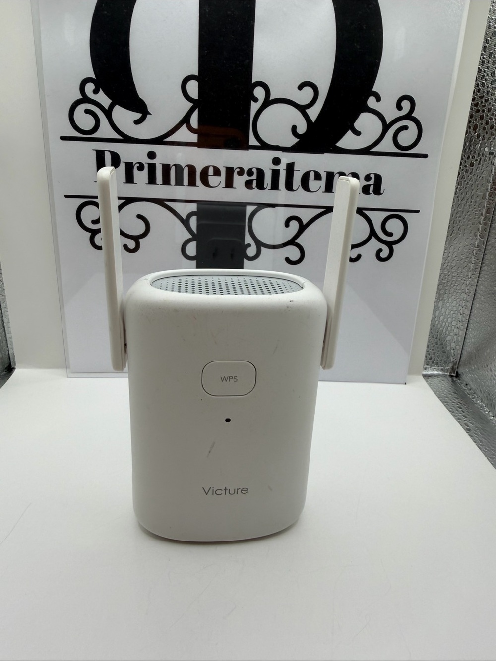 White Wi‑Fi Range Extender with Dual External Antennas